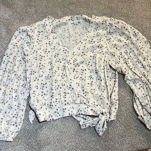 American Eagle Top. Long sleeve, v neck, flowy, purple floral. Size Large EUC.